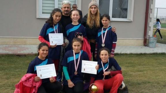 İlçemiz Çamlıca Mehmet Akif Ersoy Ortaokulu Atletizm (Kros) Takımı Aydın Kuşadası Yolunda
