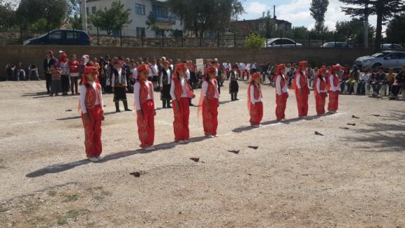 Çamlıca Mehmet Akif Ersoy Ortaokulu ve Selki Nilüfer Aydoğdu Ortaokulu Bilim Fuarı Açıldı