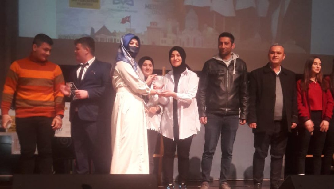Haydi Konuş Bakalım Yarışmasında Durmuş Akkuş Anadolu Lisesi bir üst tura geçti.