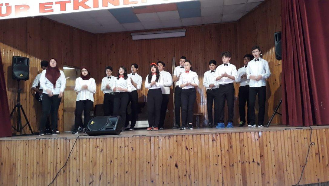 Hüyük Durmuş Akkuş Anadolu Lisesinin Hazırladığı Tiyatro Gösterimi Gerçekleşti.